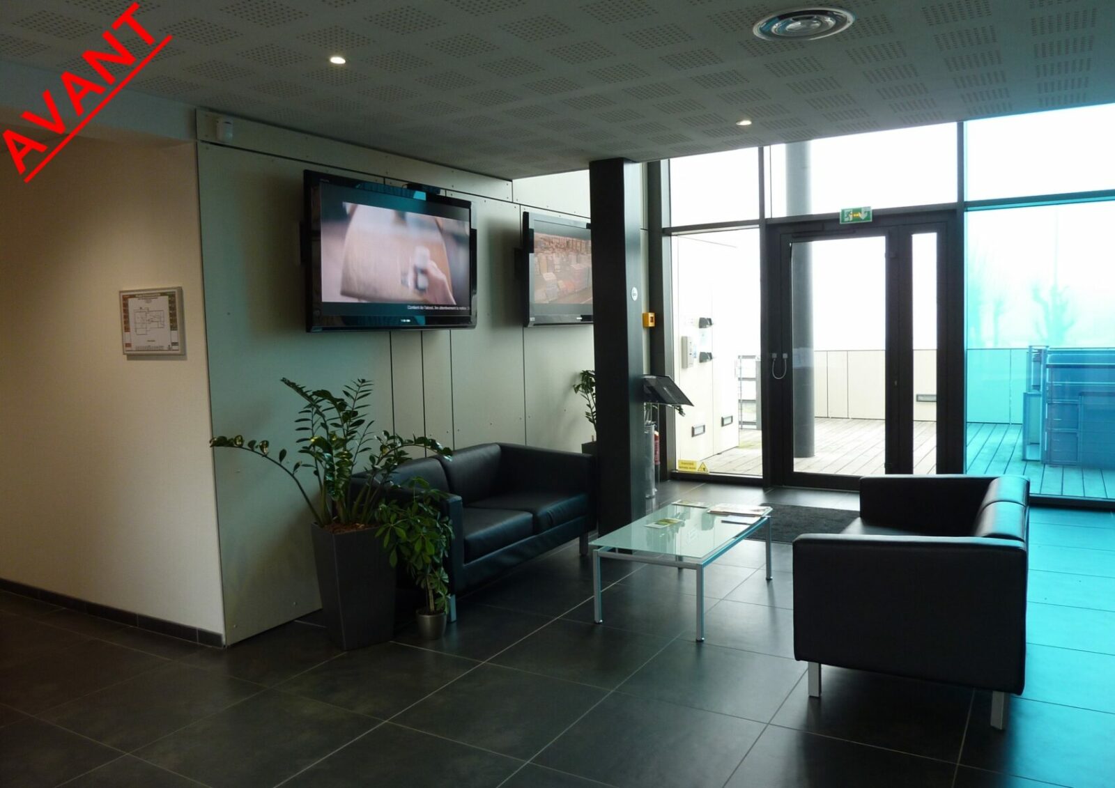 Anne Lise T Architecte Dinterieur Mios Relooking Du Hall Daccueil Dune Entreprise Et Creation Dun Espace Cafe – Begles 13