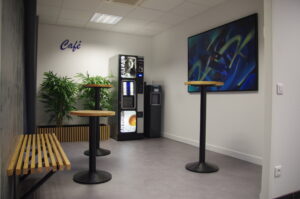 Anne Lise T Architecte Dinterieur Mios Relooking Du Hall Daccueil Dune Entreprise Et Creation Dun Espace Cafe – Begles 4