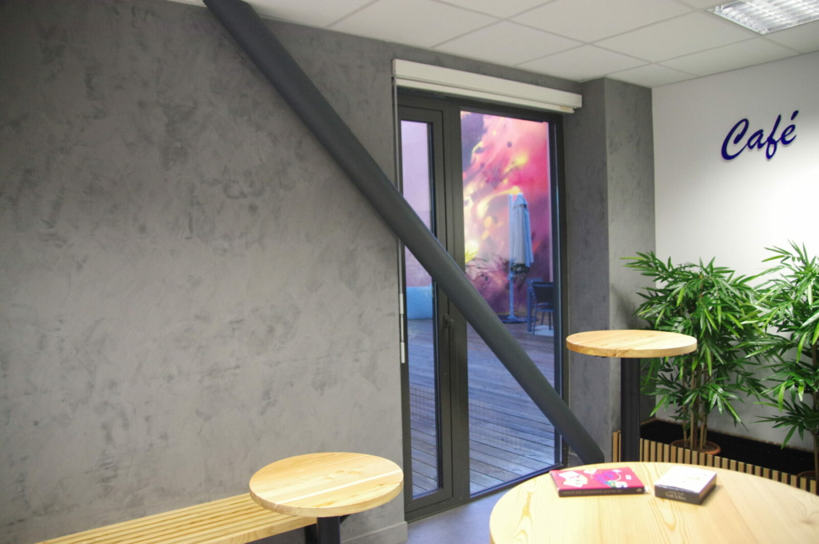 Anne Lise T Architecte Dinterieur Mios Relooking Du Hall Daccueil Dune Entreprise Et Creation Dun Espace Cafe – Begles 5